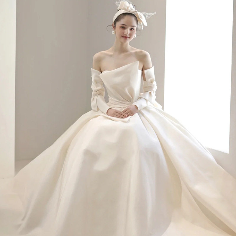 抹胸主婚纱2025新款新娘气质法式缎面赫本复古简约大拖尾网红婚纱