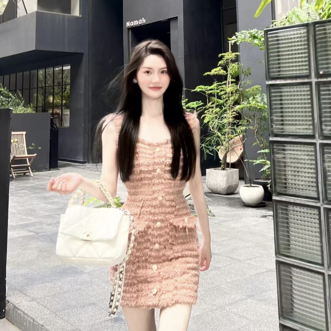 2026新款小香风气质重工吊带连衣裙女显瘦修身减龄包臀短裙子无袖