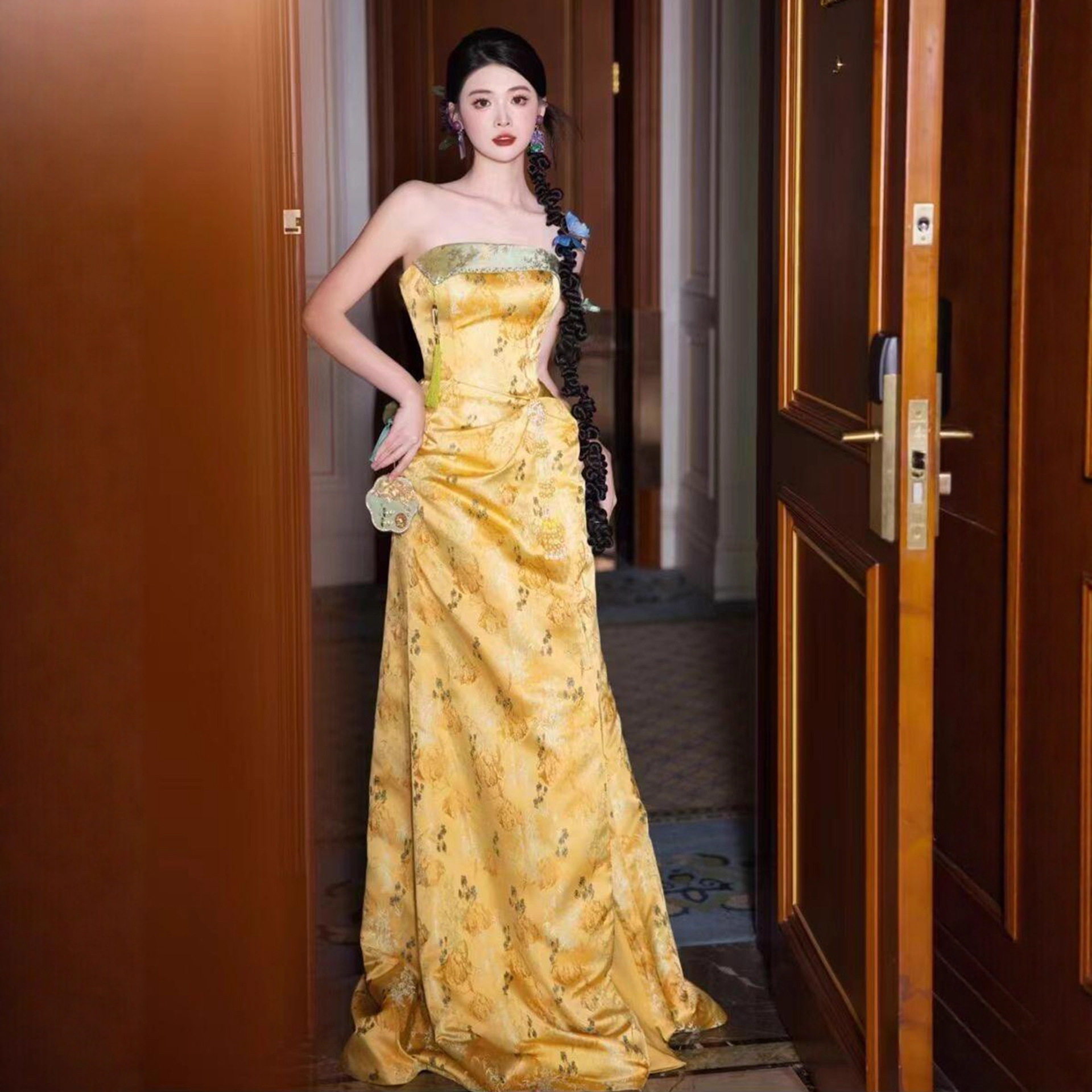 复古抹胸晚礼服女黄色2026新款小众轻奢新娘订婚出阁宴中式敬酒服