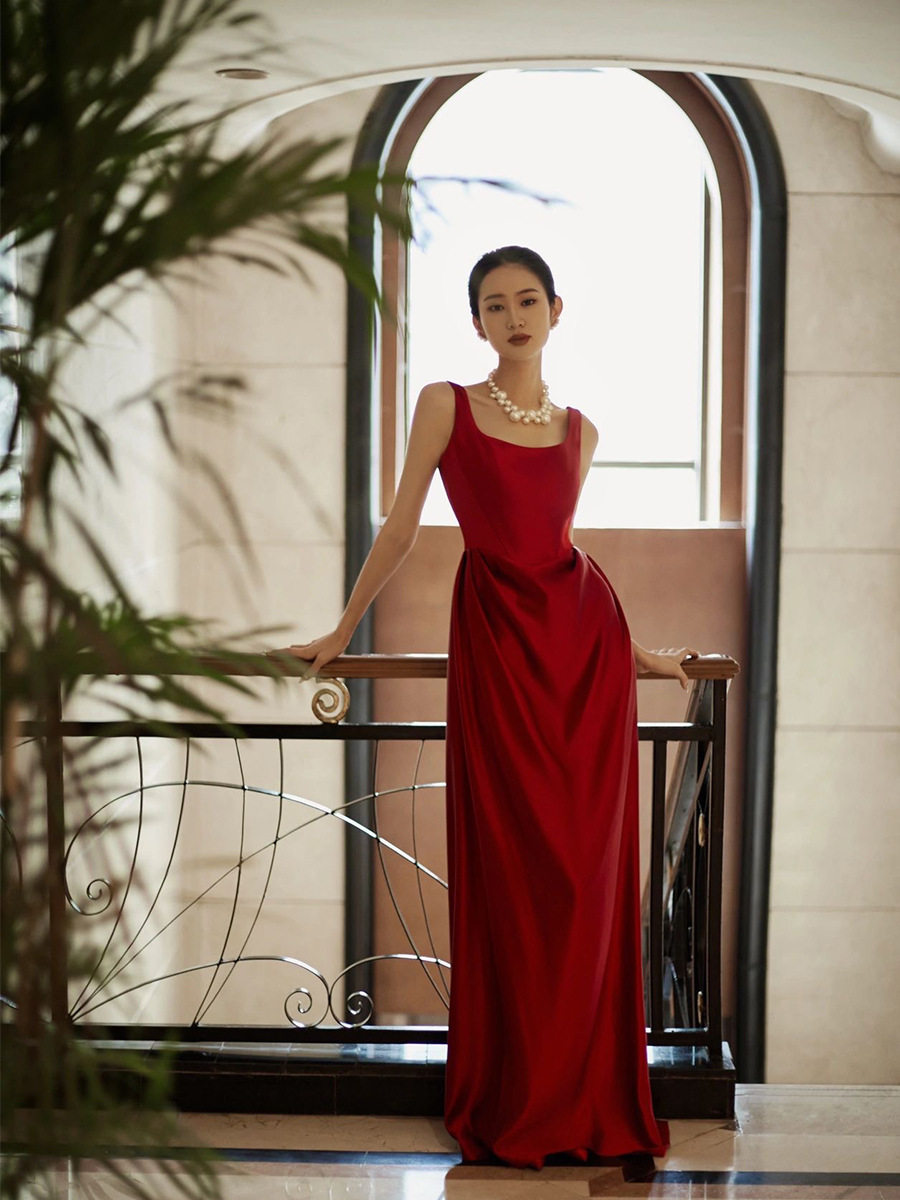 2025新款缎面 敬酒服新娘酒红色简约立体演出宴会舞会婚纱晚礼服