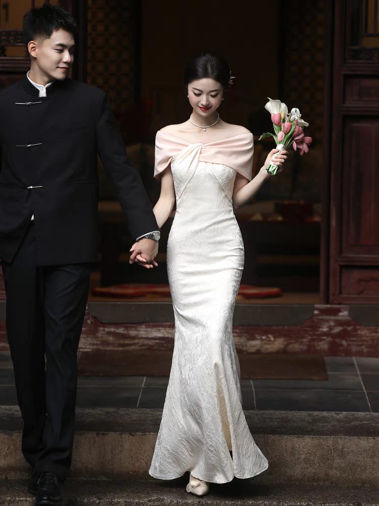 粉色一字肩敬酒服新娘2025新款结婚小个子订婚礼服裙新中式气质女