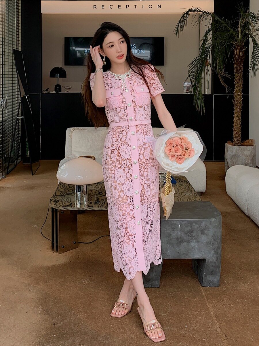 林志玲同款2026粉红色甜粉色短袖小香风轻奢美钻饰蕾丝性感连衣裙