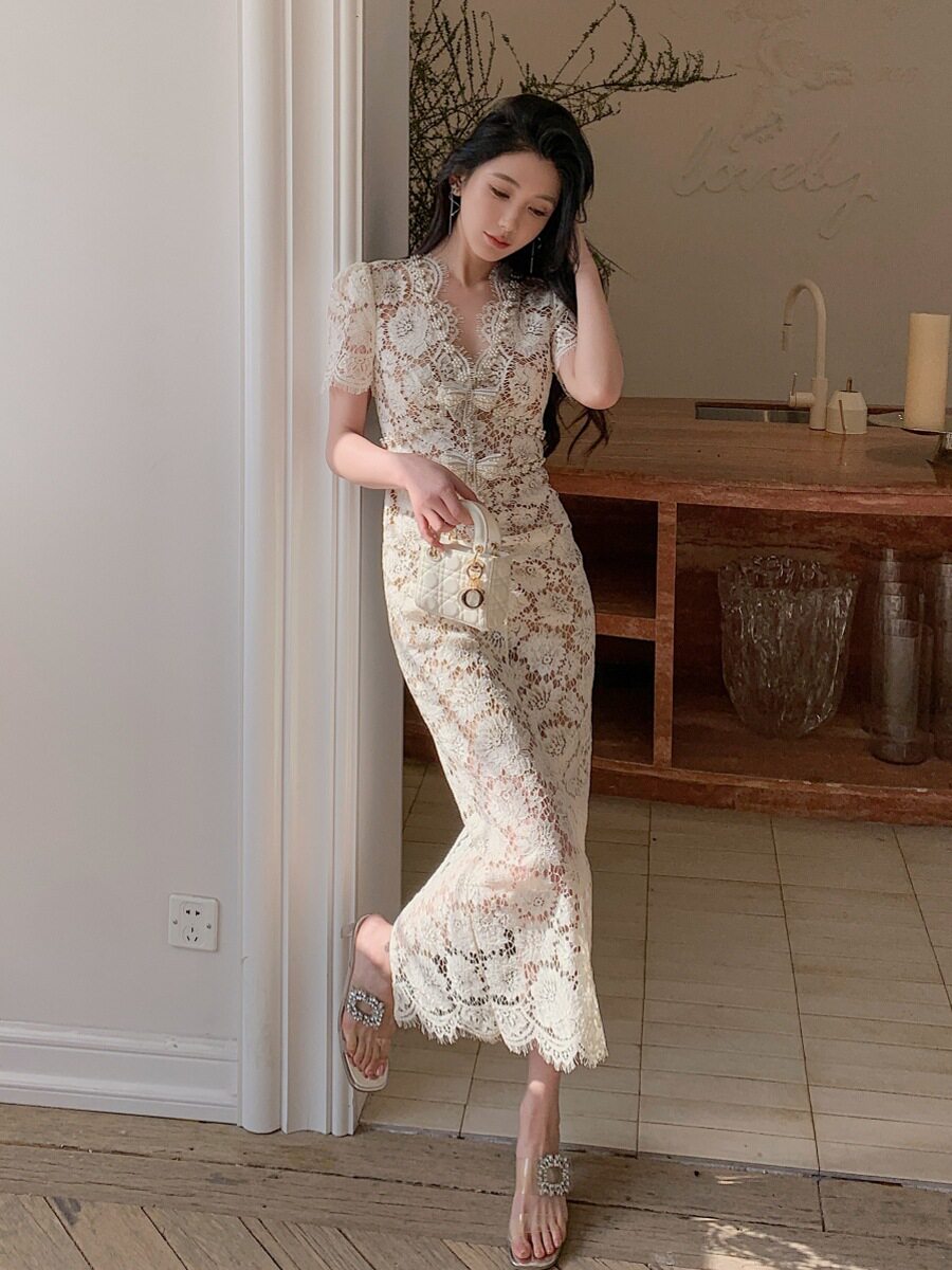 2025夏季新款睫毛蕾丝短袖连衣裙高定轻奢名媛法式V领订婚礼服裙