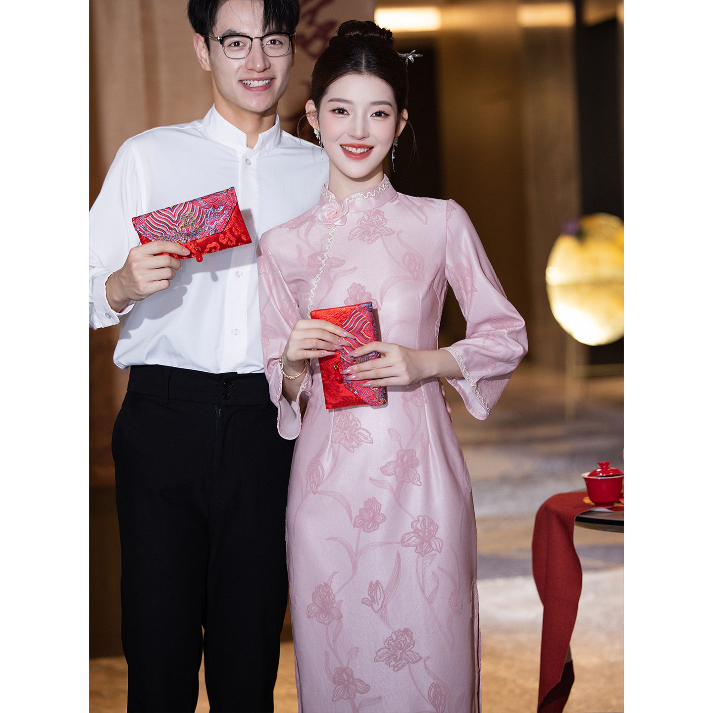 粉色新中式旗袍大袖订婚连衣裙