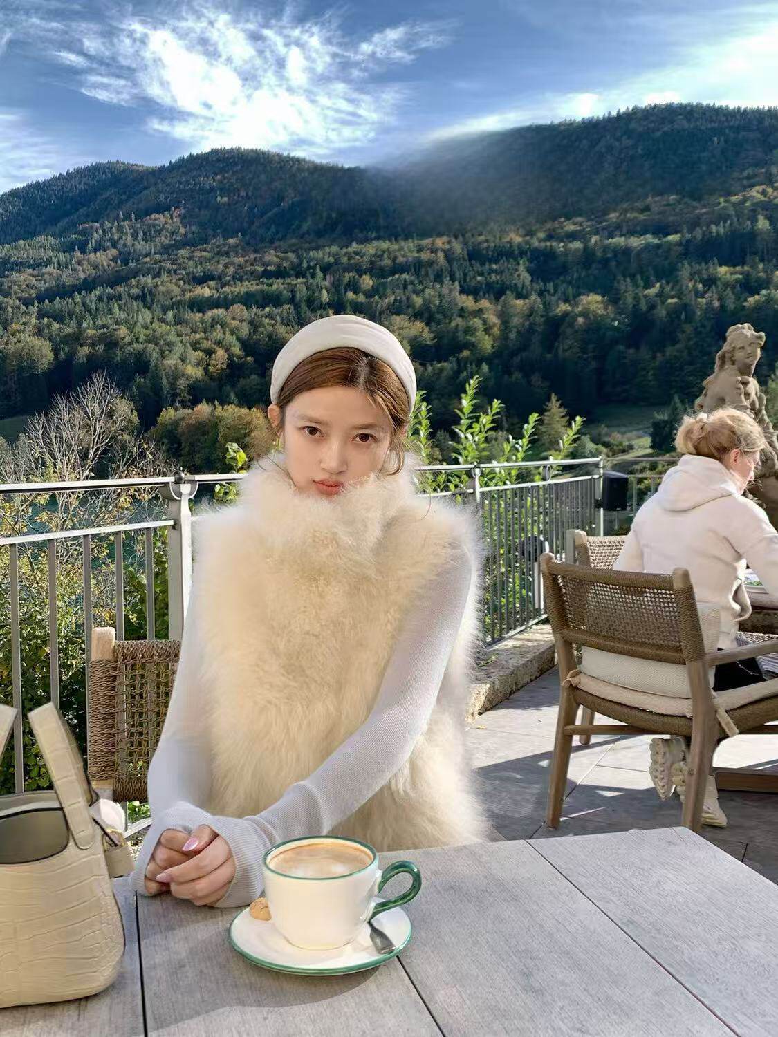 “晴山暮雪”环保山羊绒皮草马甲短款高级感背心毛毛外套2026女冬