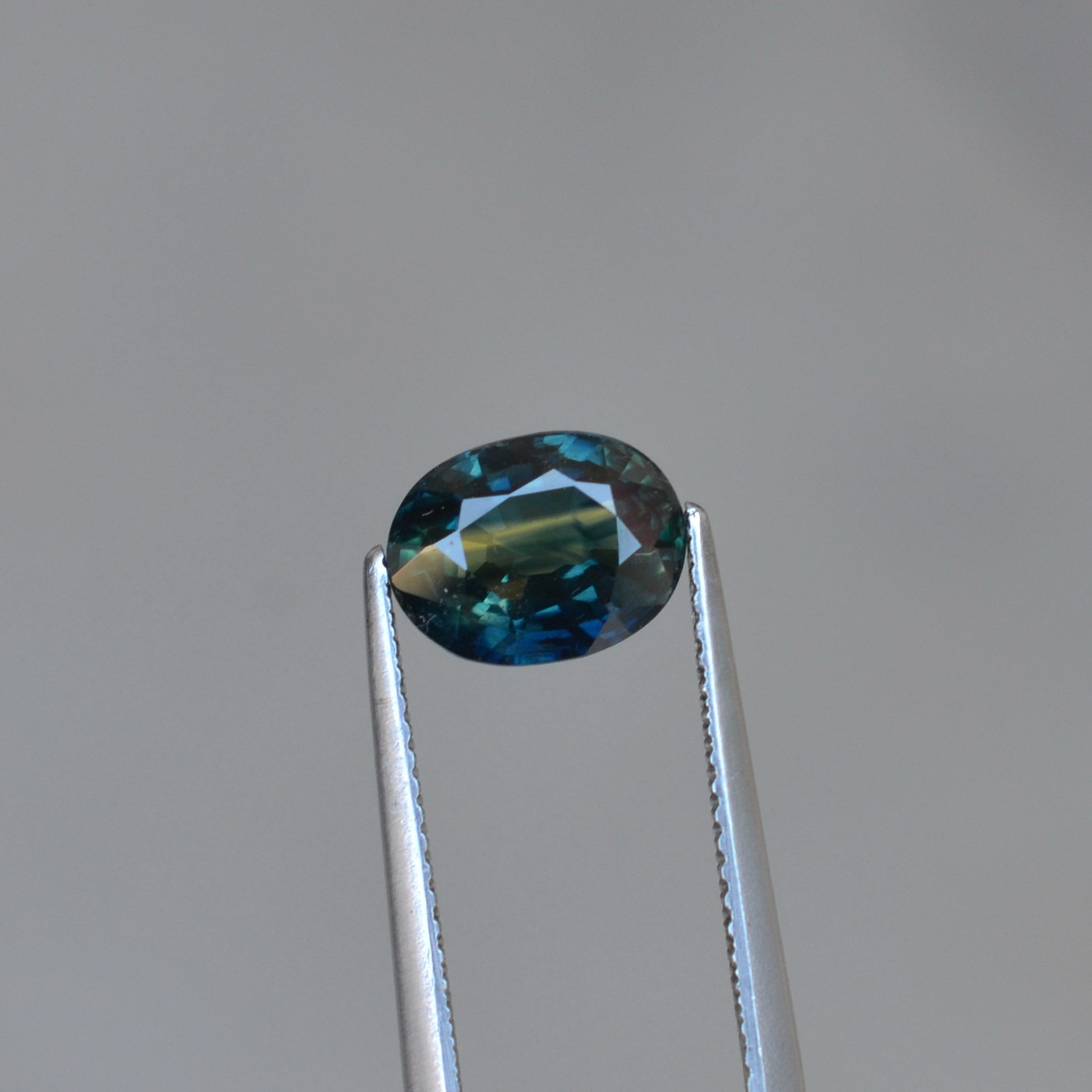 天然无烧蓝绿色满火山东蓝宝石裸石7*9毫米2.7克拉净度好高性价比