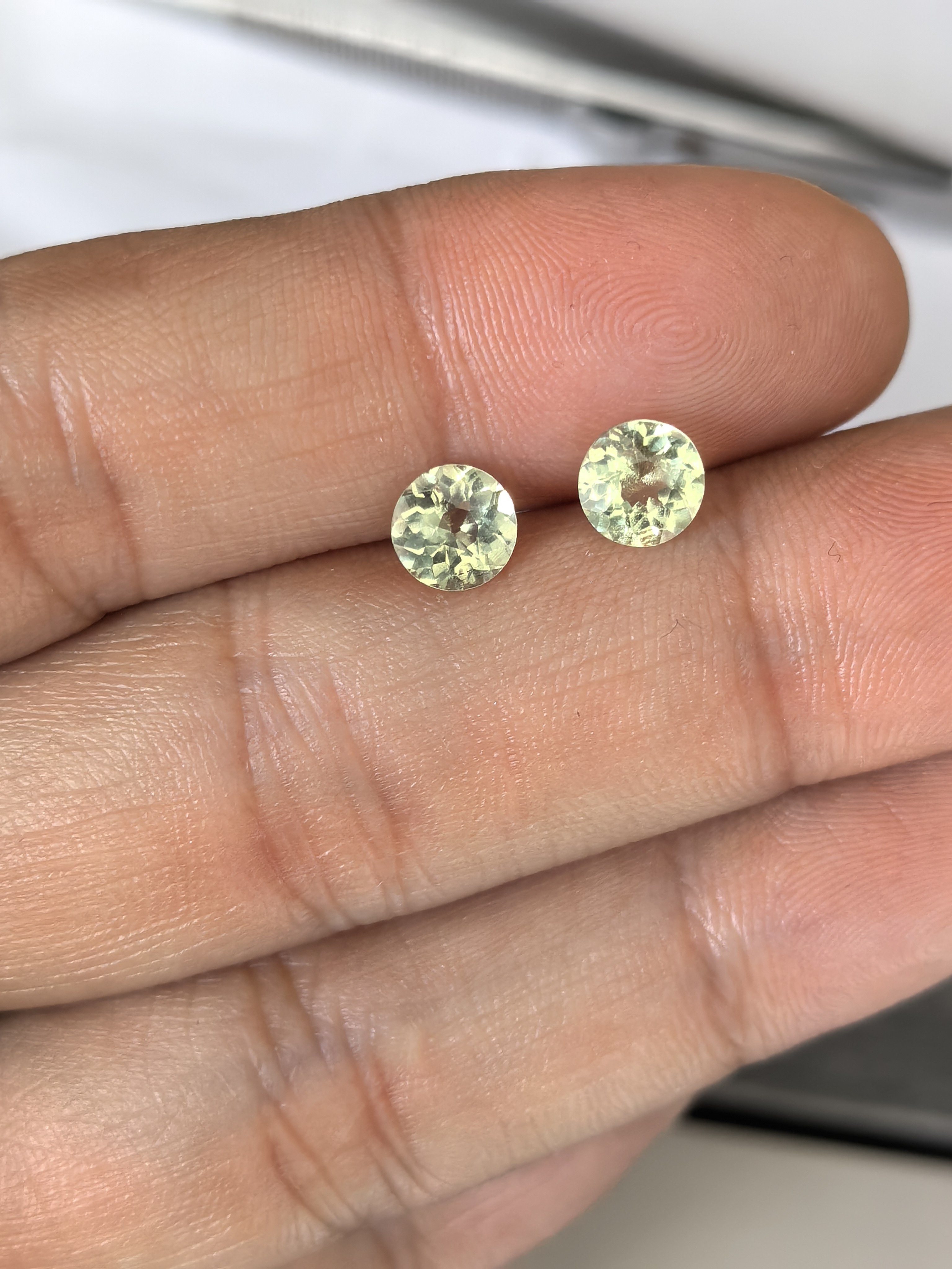 天然金绿宝石圆形一对6.5毫米
