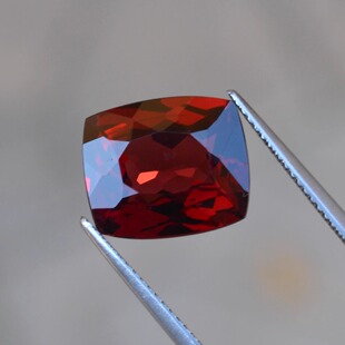 天然大克拉血红色铁镁铝石榴石裸石8.47克拉全净火彩闪包邮送证书