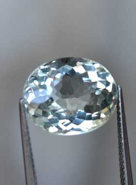 天然浅绿色绿柱石裸石海蓝宝全净体火彩超闪11.6*14.1mm7ct送证书