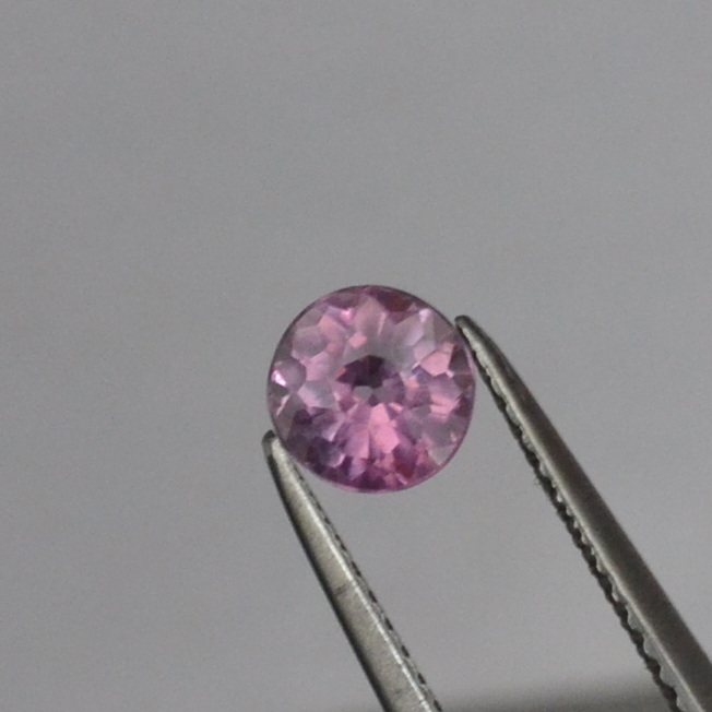 天然无烧粉色蓝宝石裸石圆形5.6毫米戒面肉眼干净满火彩0.9克拉,珠宝/钻石/翡翠,裸石,淘宝优惠券,粉丝福利购,淘宝优惠卷