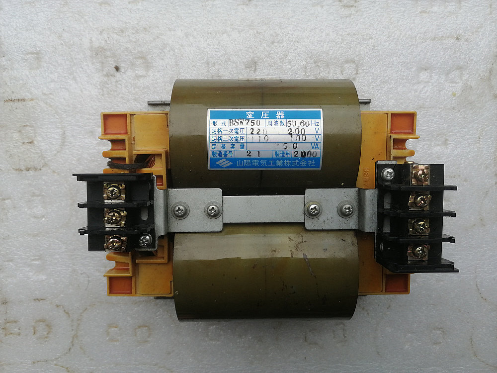 日本WB型隔离牛 进口变压器 功率750W 220V转110V/100V 带屏蔽