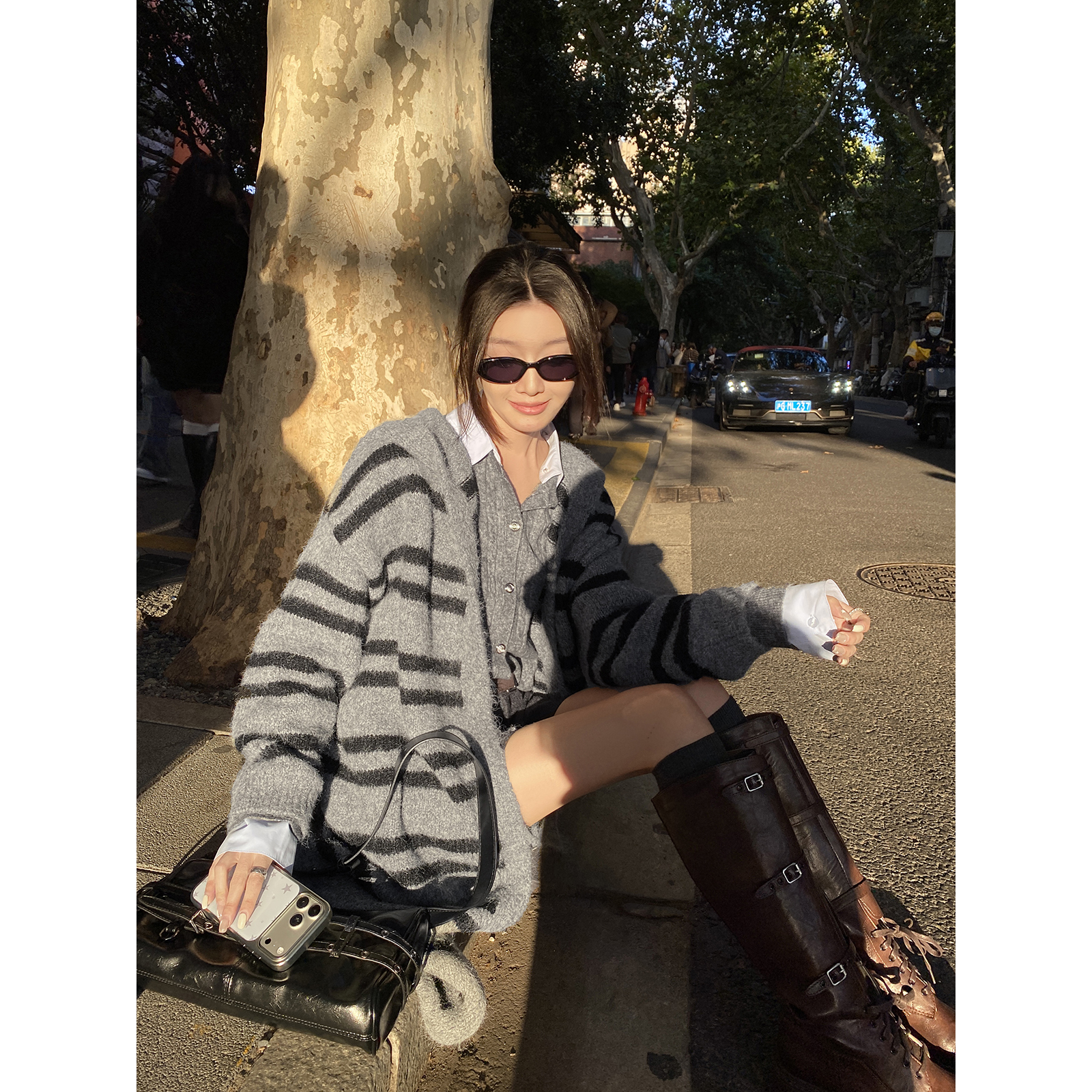 美己己 黑灰条纹连帽松弛毛衣外套秋冬长款显瘦针织开衫羊毛上衣