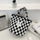 有趣琳 18182 黑白棋盘格水桶女大容量杂物包简约学生手拎包袋