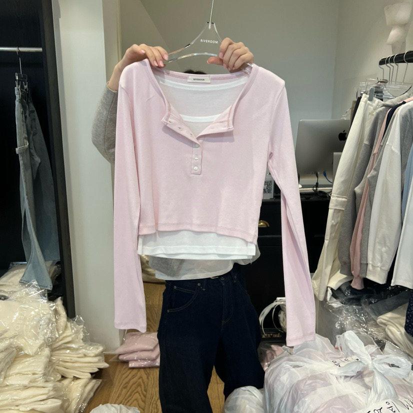 韩国东大门RIVEROOM 2026春季新款假两件别致纽扣半开领打底T恤
