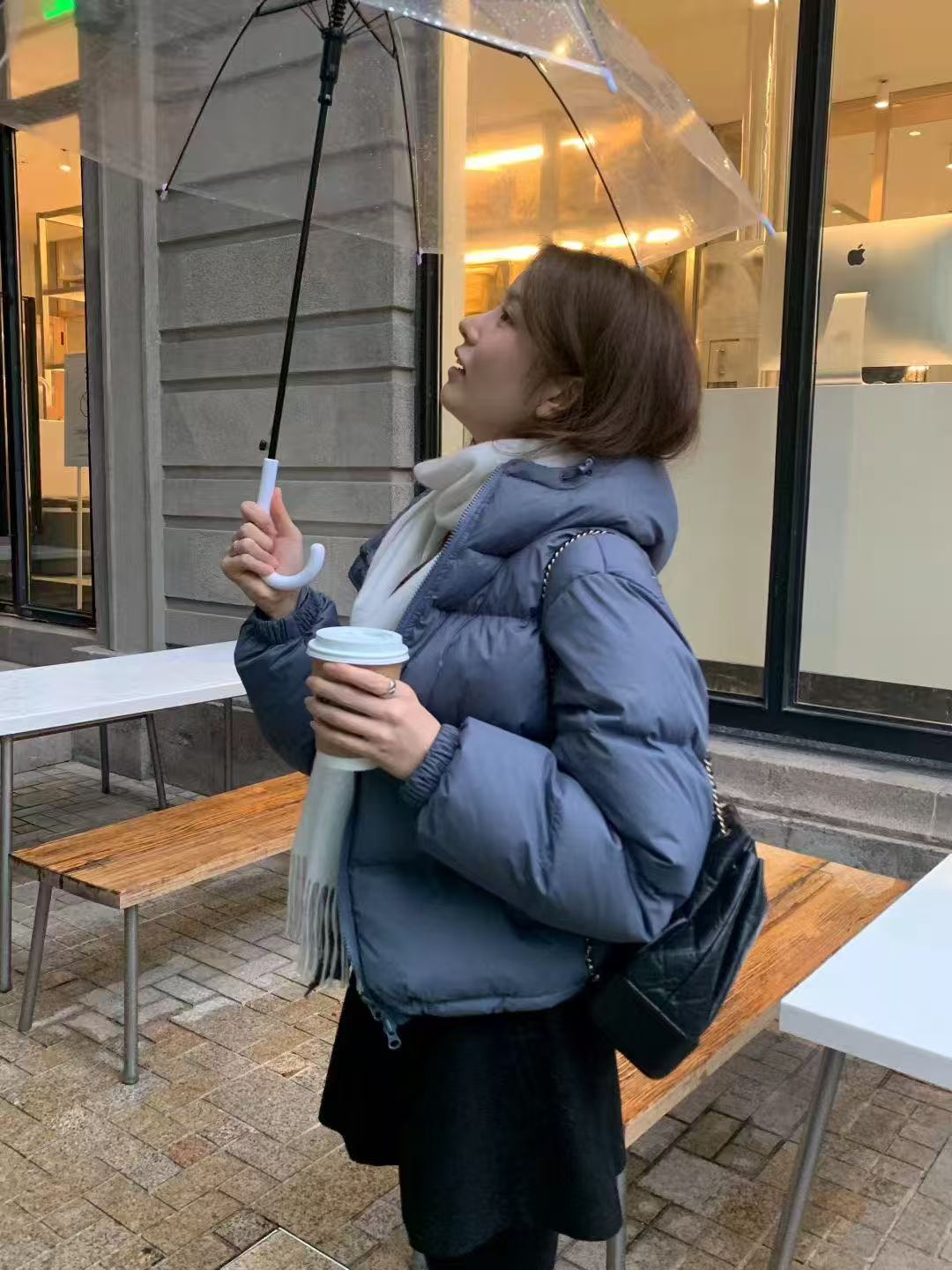 东大门Ounce2025冬新款纯色简约百搭气质连帽短款羽绒服外套