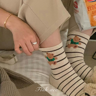 韩国东大门进口ins博主同款 可爱绒面小熊条纹袜子中筒袜棉袜女袜