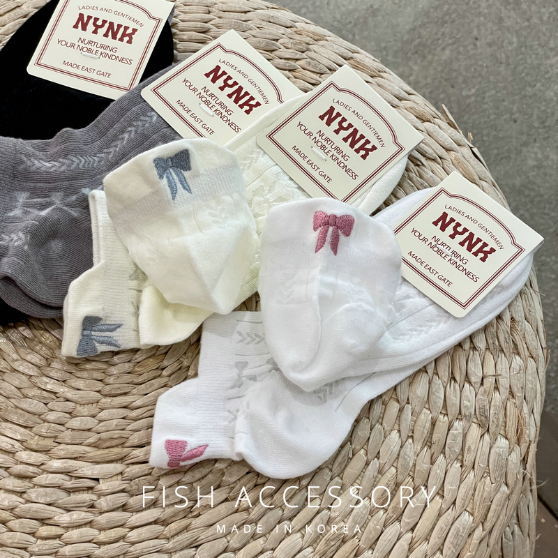 奶油后跟蝴蝶结刺绣短袜