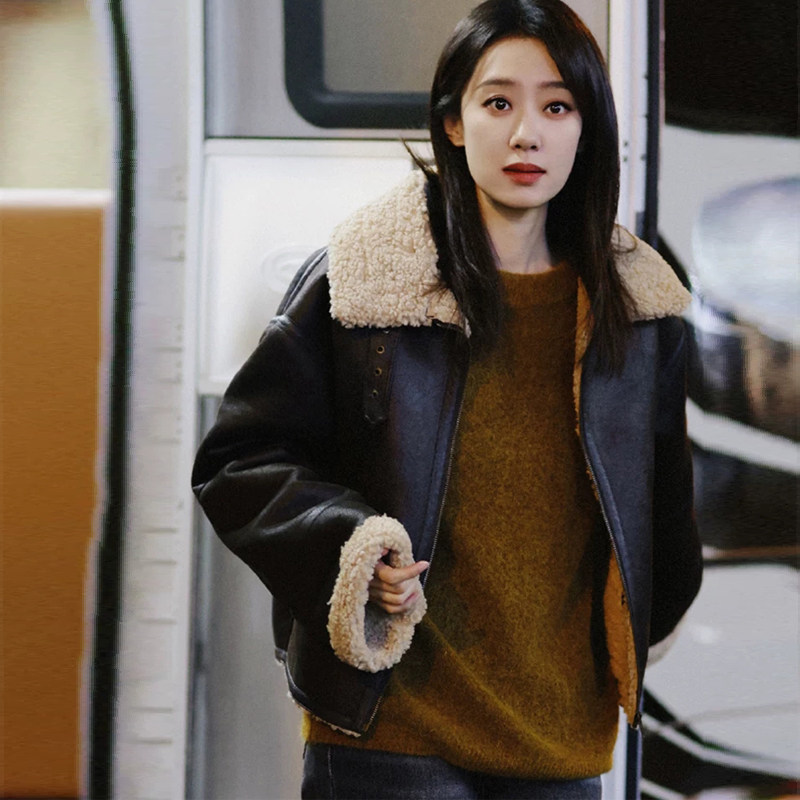 张小斐同款棕色加绒加厚皮毛一体羊羔毛外套女机车服2026冬季新款