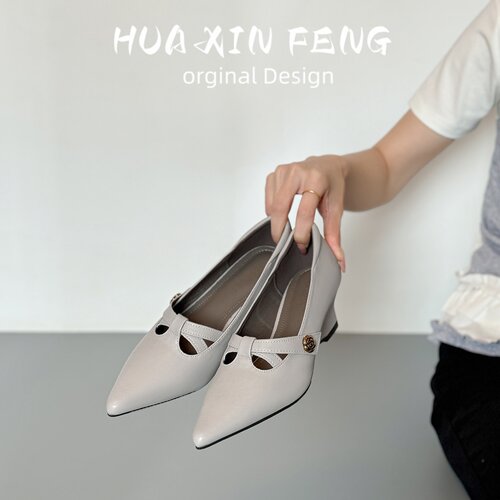 真皮灰色法式尖头坡跟玛丽珍鞋