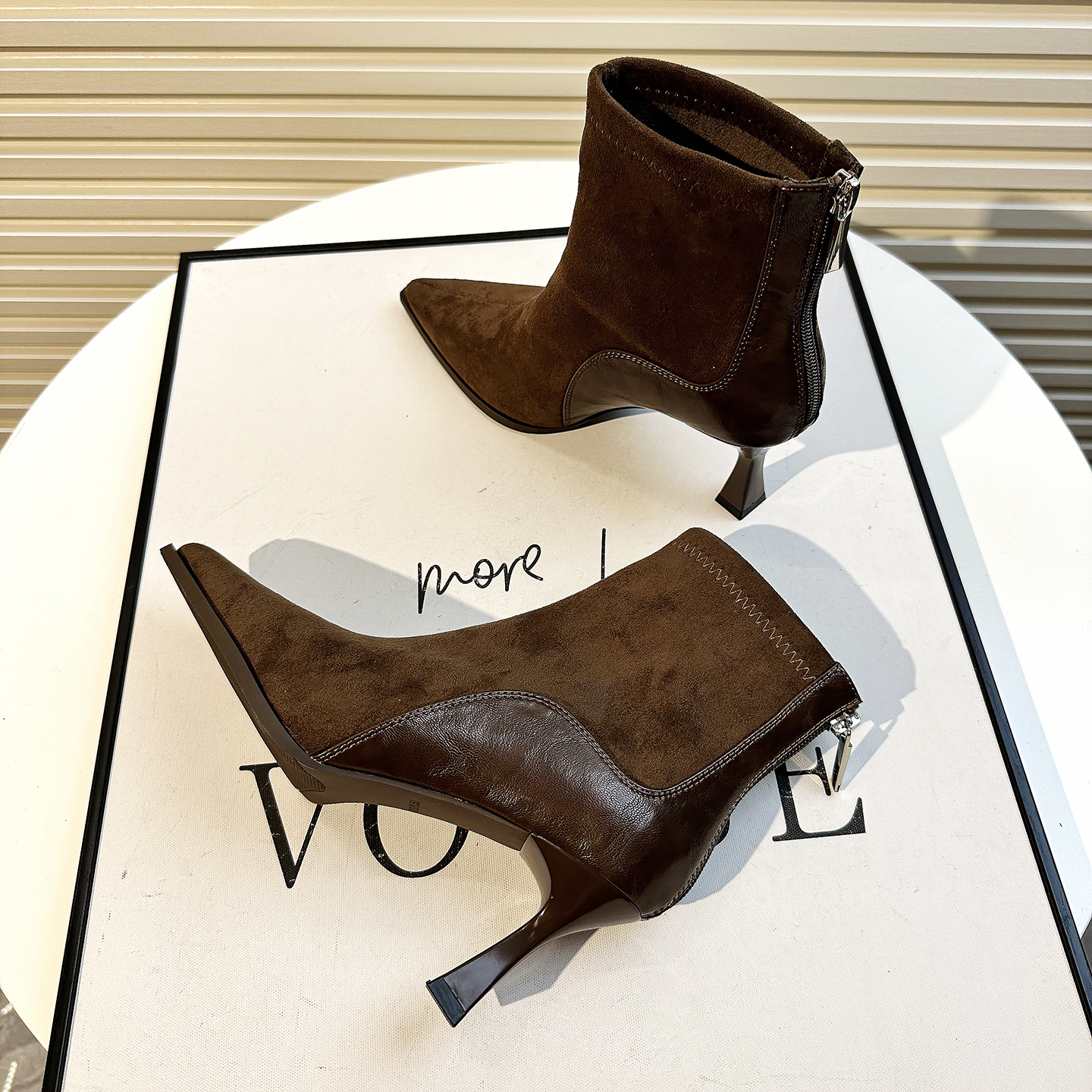 法式尖头高跟短靴女2025新款秋冬马丁靴高级感细跟百搭踝靴瘦瘦靴