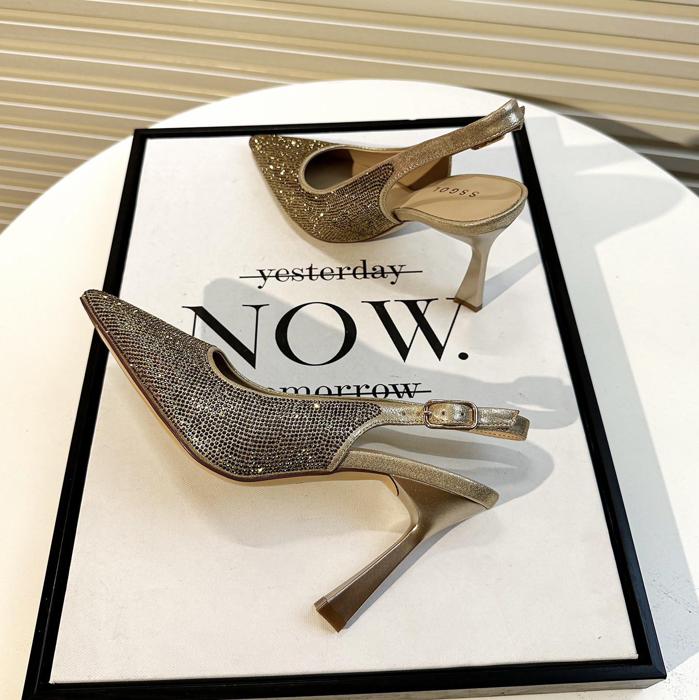 轻奢法式水钻尖头细跟包头凉鞋女2026一字带高跟鞋夏季新款单鞋子