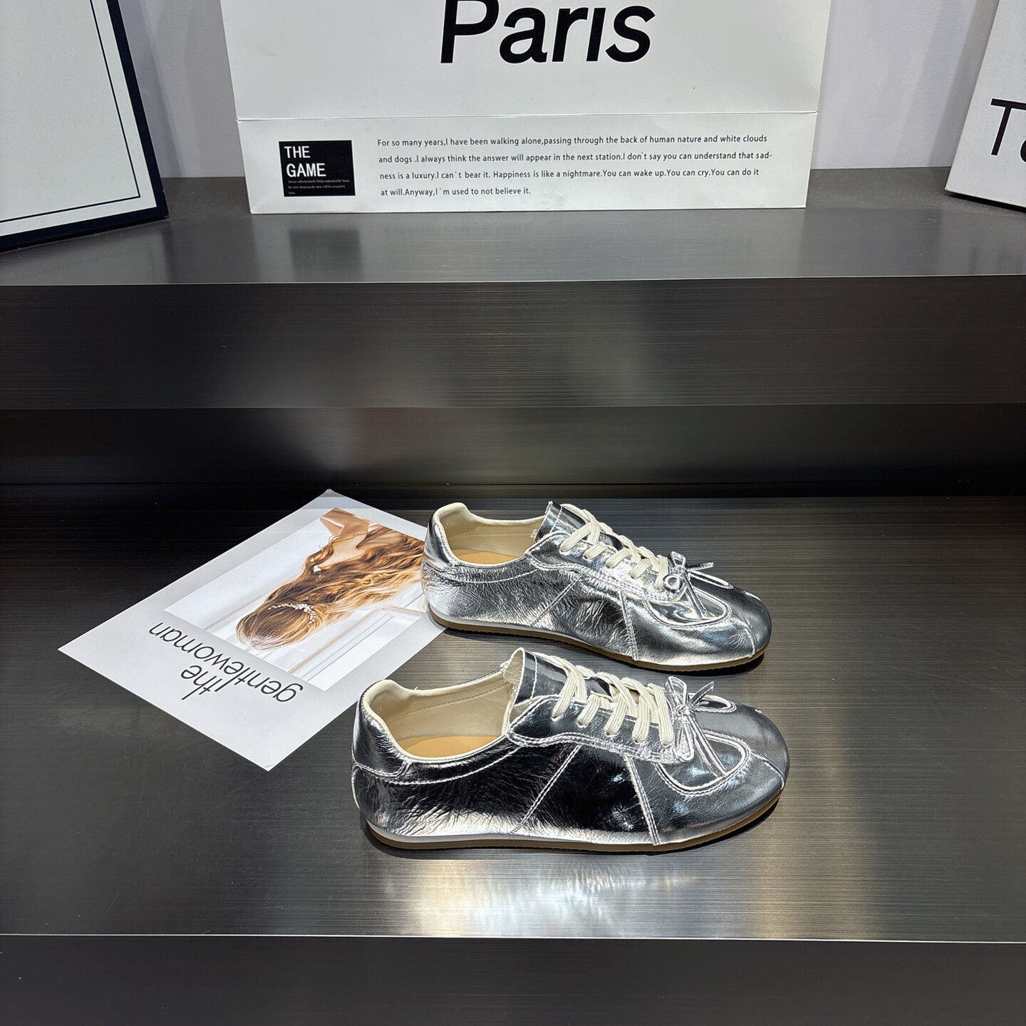 蝴蝶结牛皮银色平底德训鞋女2026新款小白鞋百搭系带软底休闲鞋女