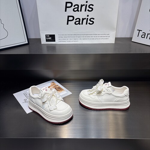 真皮串珠厚底系带休闲小白鞋女