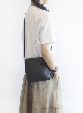 原创软真皮女休闲小斜挎包头层牛皮简约百搭随性轻便小手机包