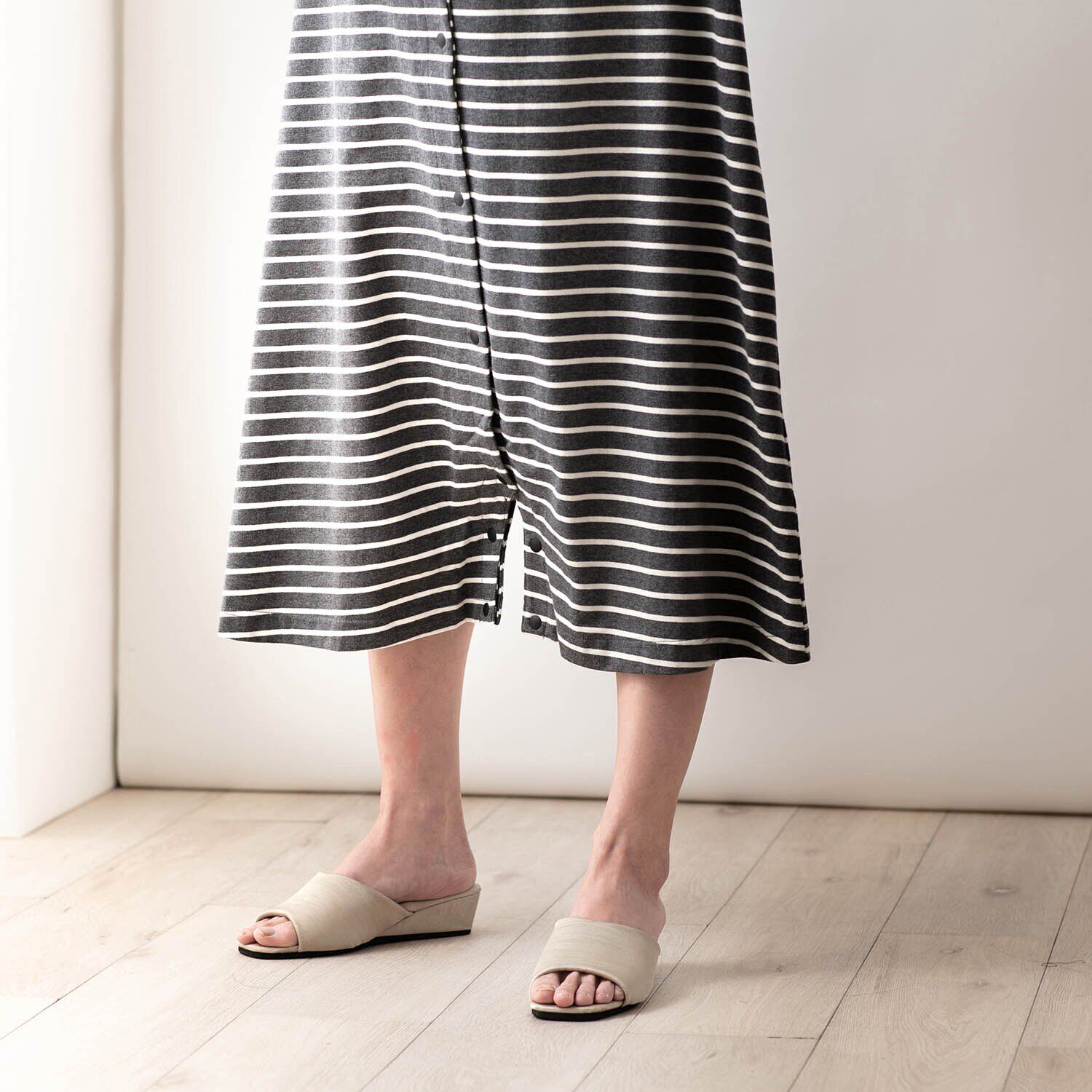 일본으로 수출되는 불량 산모 잠옷 가정 간호 가운 산모 수유 잠옷 감금복 W359