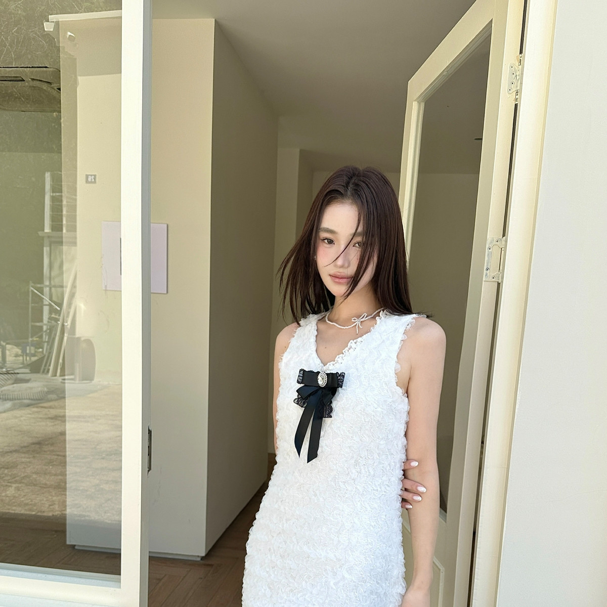 AIALA法式纯色立体花瓣裙蝴蝶结V领显瘦约会小礼裙无袖背心连衣裙
