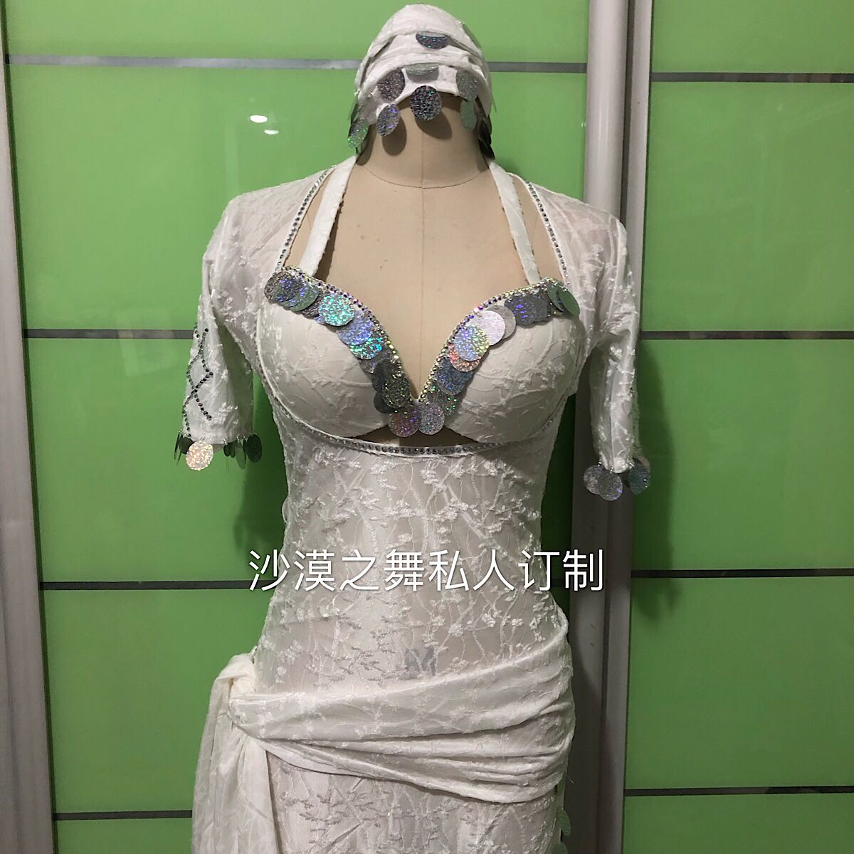 颜学丽肚皮舞baladi长袍 演出服 表演服 白色 沙漠之舞 订制 亮片
