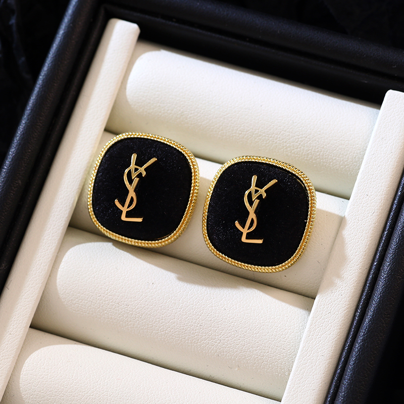 丝绒小香风脸大适合的耳环秋冬