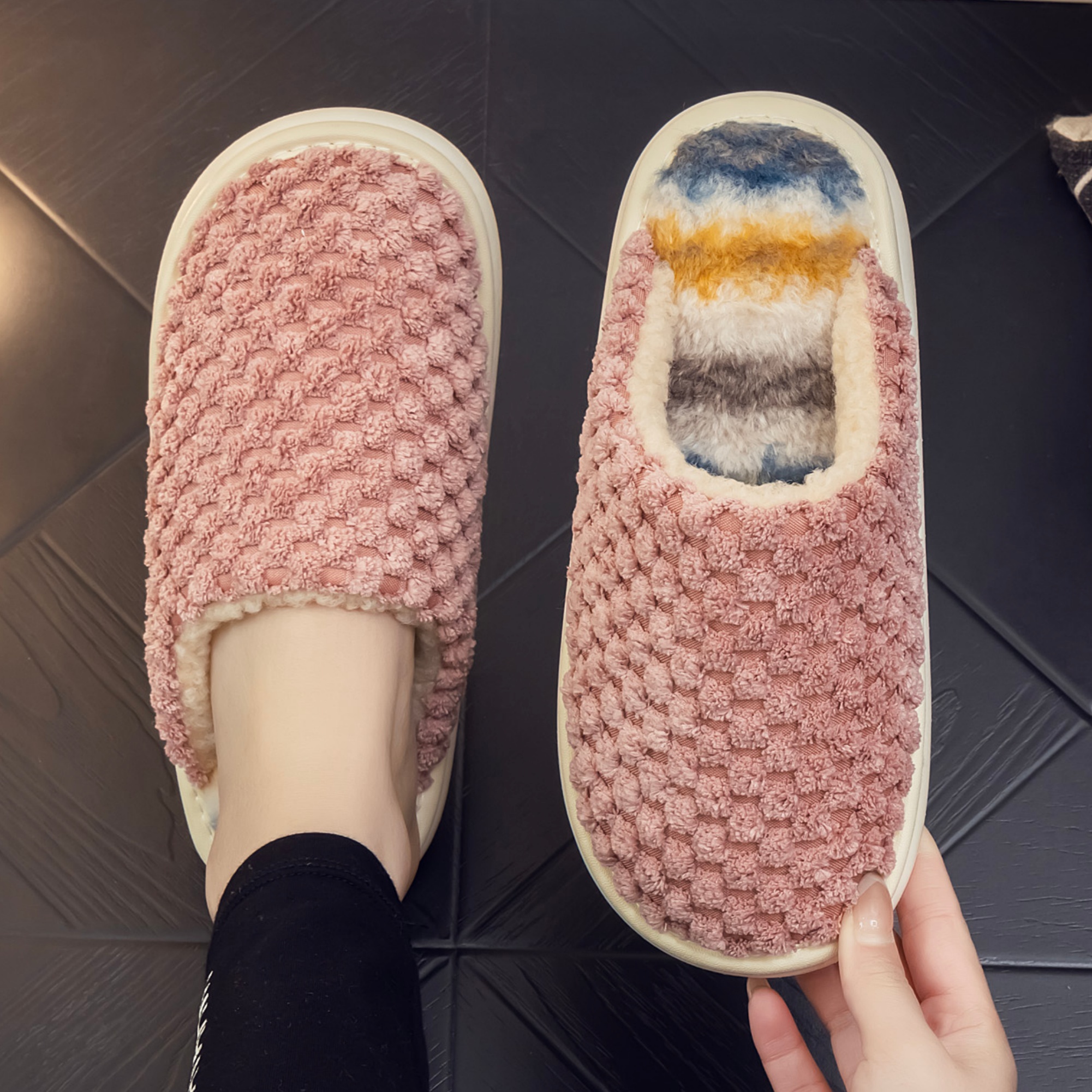 秋冬毛绒点点球球居家棉拖鞋