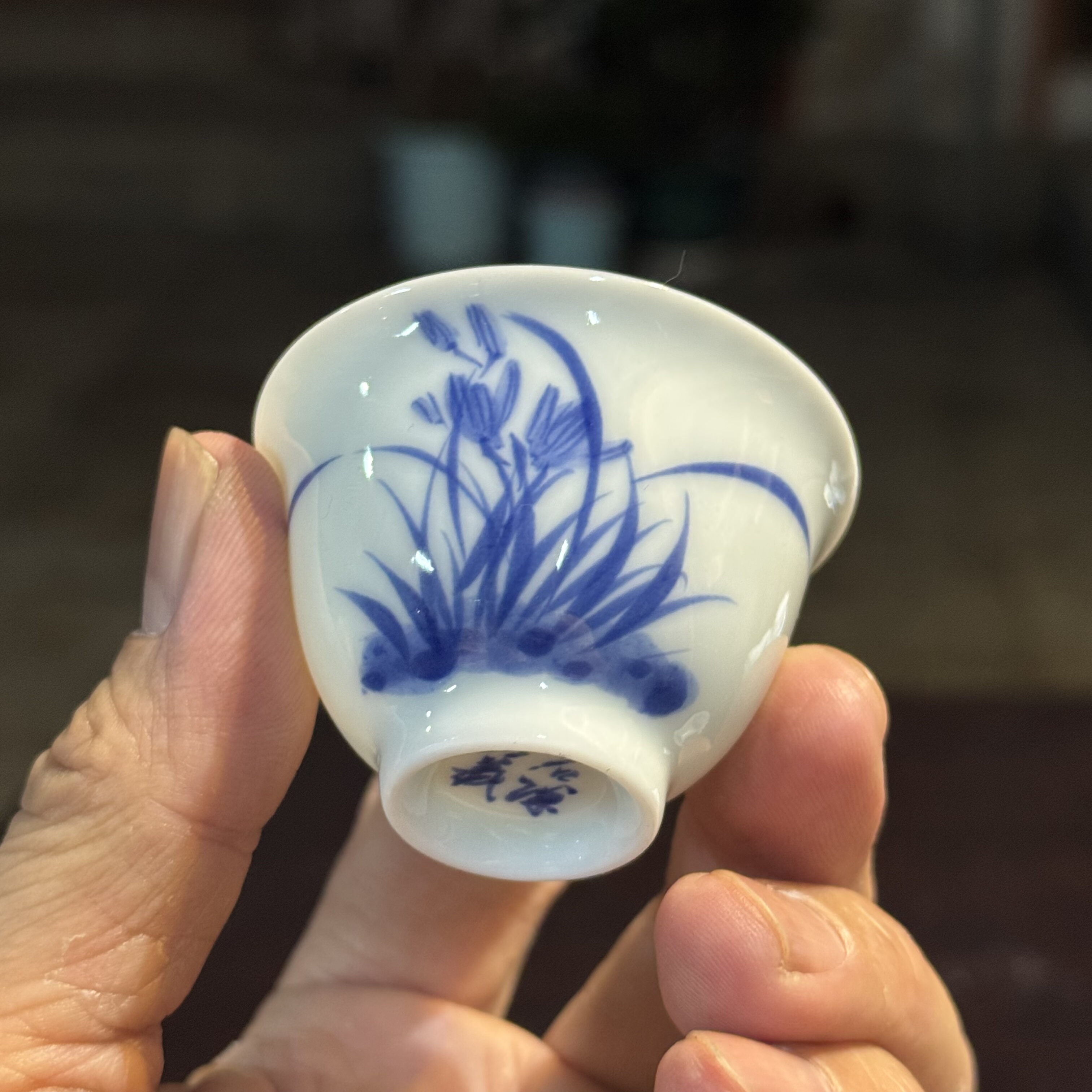 明式兰花功夫茶杯潮州枫溪窑若深珍藏款手绘釉下彩青花瓷铃铛杯