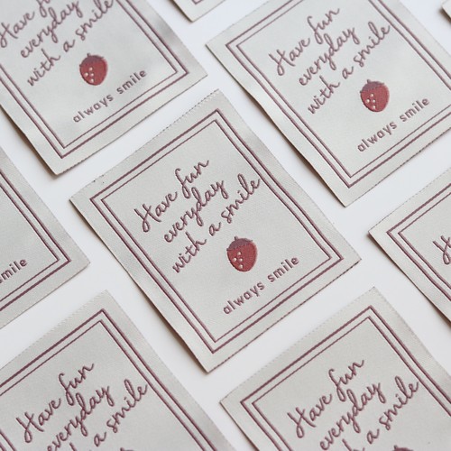 ins风小草莓织唛布标工厂现货