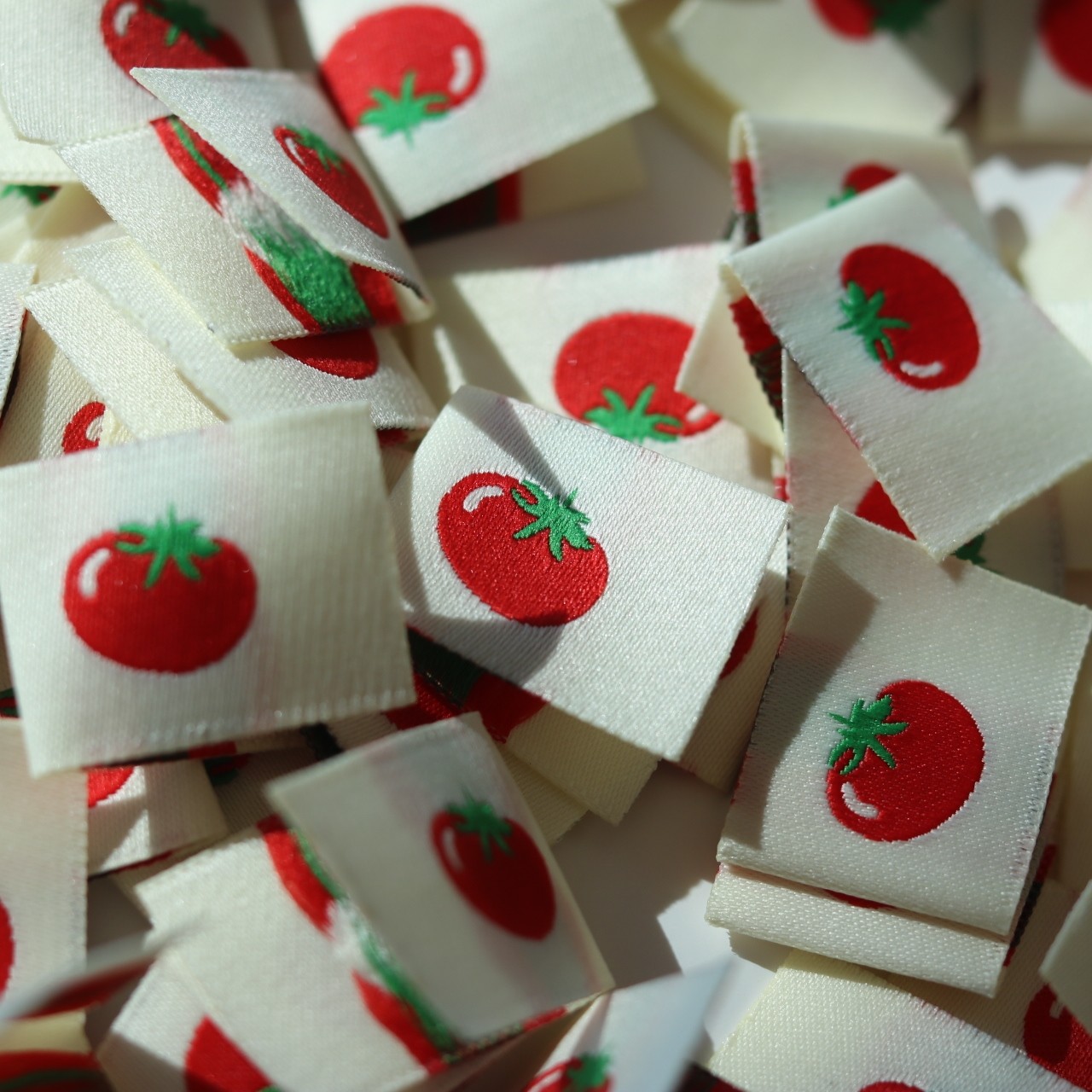 小番茄水果布标洗标手工辅料织唛手帐贴标签发圈对折标肠圈现货,纺织面料/辅料/配套,印唛/织唛,淘宝优惠券,粉丝福利购,淘宝优惠卷