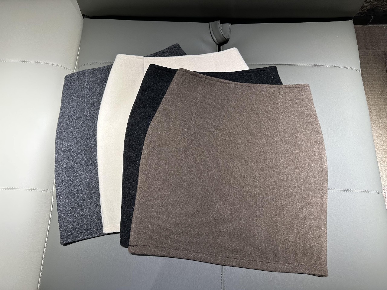 毛呢半身裙秋冬女2025新款纯色包臀短裙百搭修身显瘦高腰一步裙