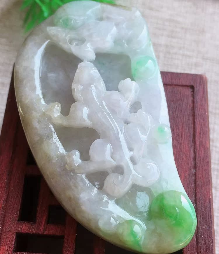 四会翡翠 水润飘阳绿手工巧雕老坑种a货 招财貔貅挂件带证书
