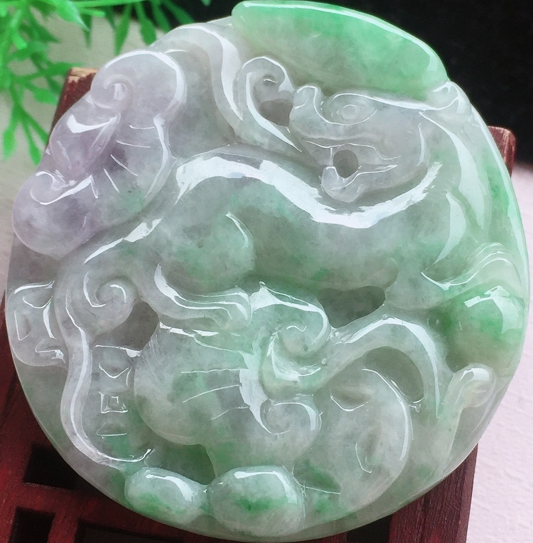 四会翡翠 水头十足春彩料淡紫飘绿巧雕龙牌挂件带证书