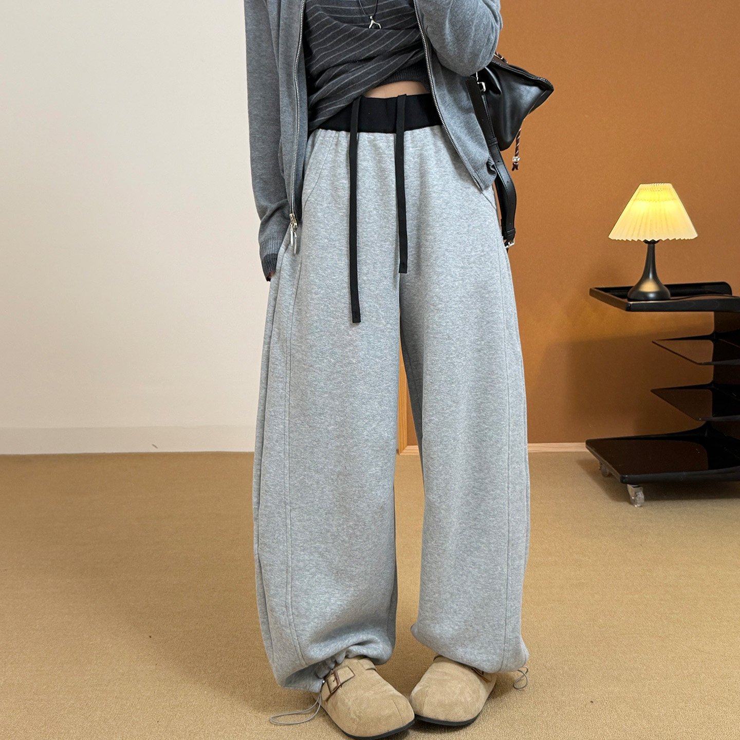 高腰撞色内抽绳显瘦香蕉裤女2026秋冬新款可收口两穿加厚弯刀卫裤