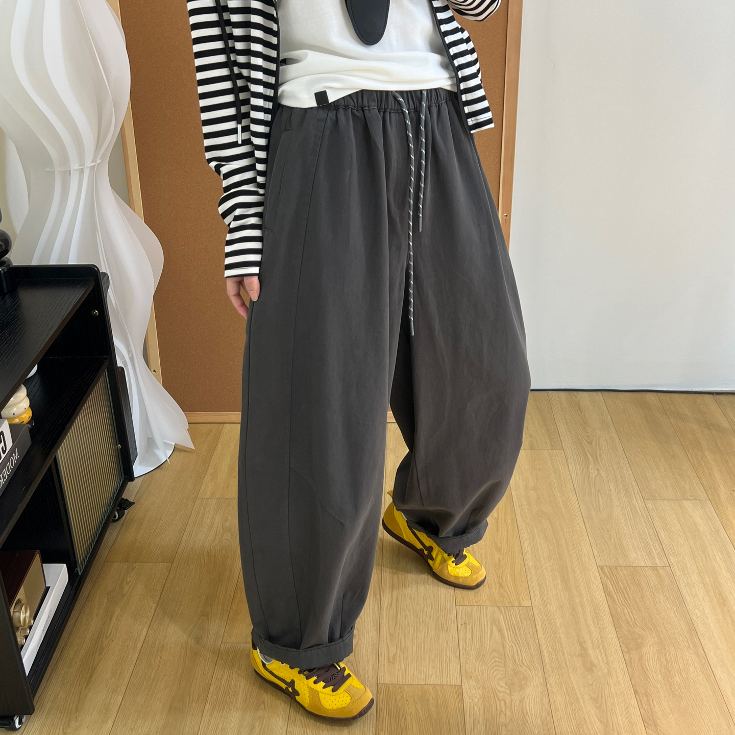 韩系简约纯色阔腿休闲裤女2025秋季百搭松紧腰遮肉显瘦宽松弯刀裤