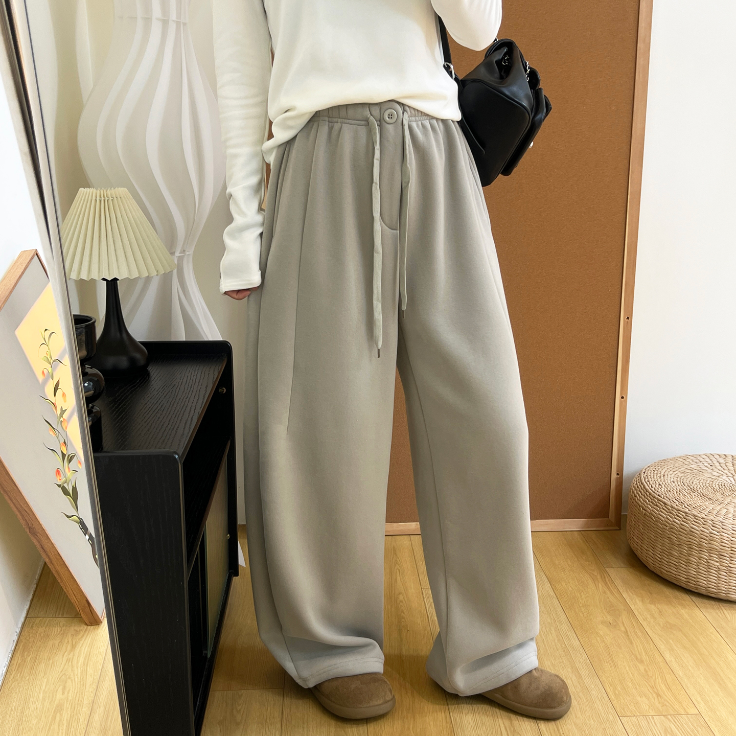 简约百搭弧形阔腿加绒卫裤女冬季加厚奥粒绒可收口裤子女休闲长裤