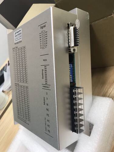 三相步进驱动器HY3SRAC80/3RI30-G现货，电压AC110V-230V电流7.0