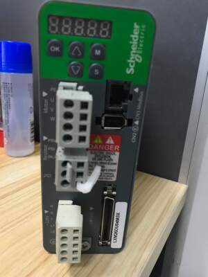 LXM26DU04M3X施耐德26系列驱动400W未税包出现货新品