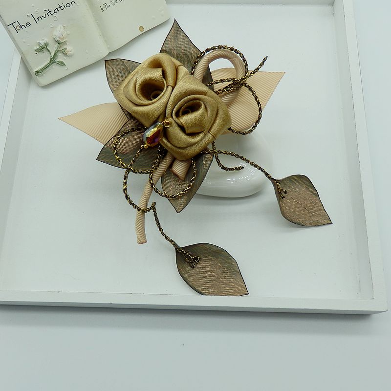 香槟色布艺花朵胸花别针