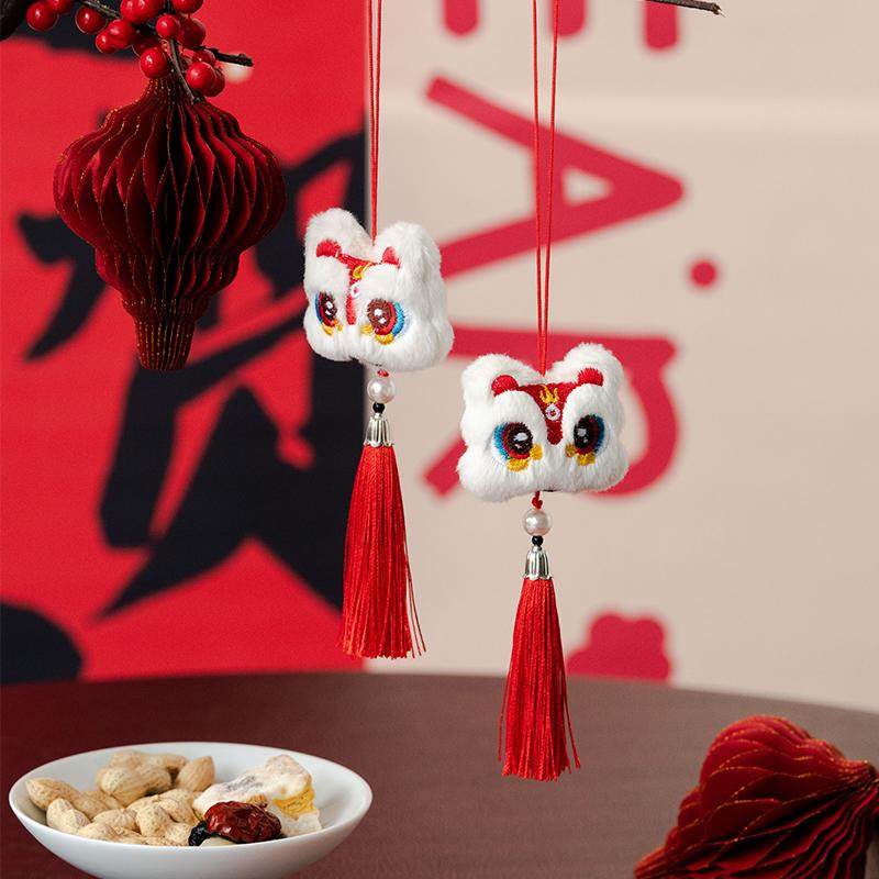 创意国潮新款2026马年新年年货礼盒包装装饰吊牌舞狮流苏挂件烘焙