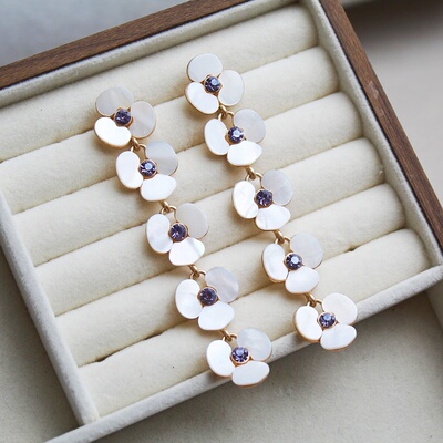 设计师款轻奢水钻贝壳花瓣耳钉