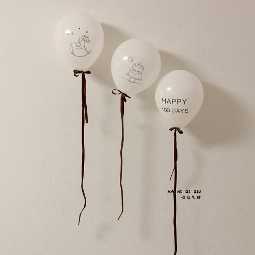 白色印花木马蛋糕气球100天