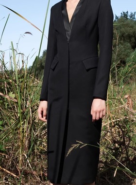 清仓处理黑色连衣裙