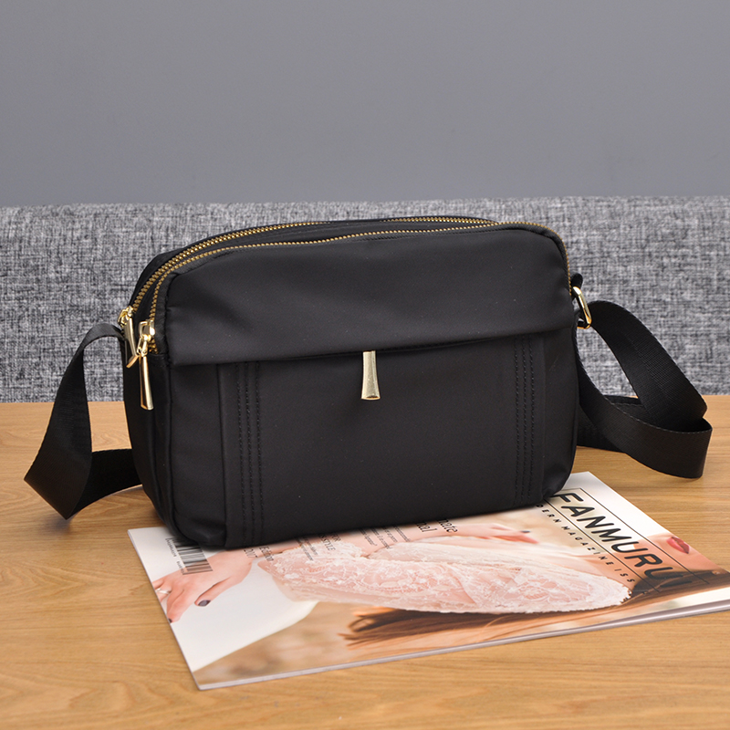 多层斜挎包休闲百搭简约防水女包